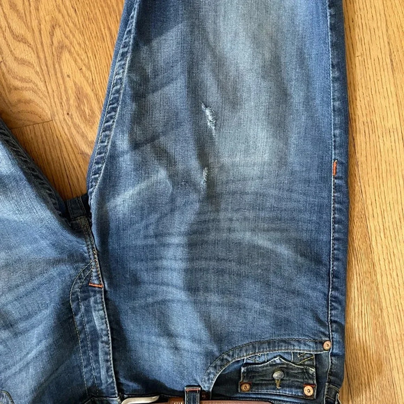 True Relations shorts retail price 160. Great conditions chic very stylish - Picture 2 of 14